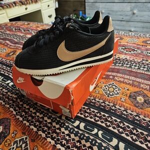 Nike classic cortez,rare,women sizex6.5